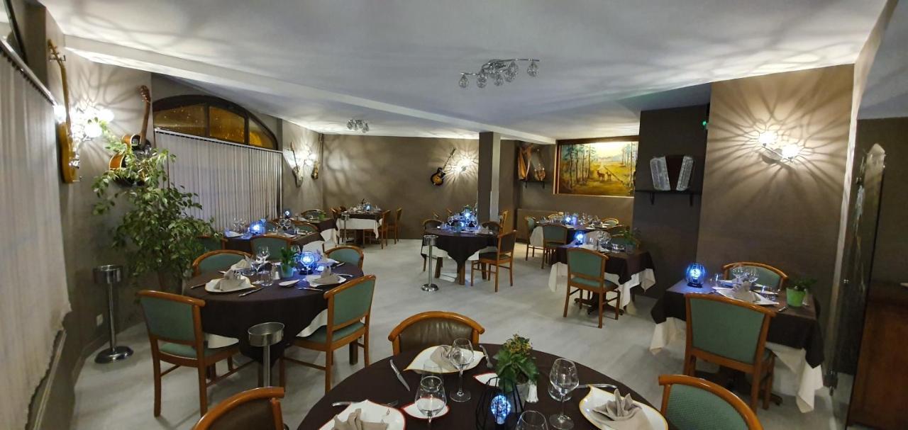 Logis Hotel Saint-Hubert Кур-Шеверни Екстериор снимка