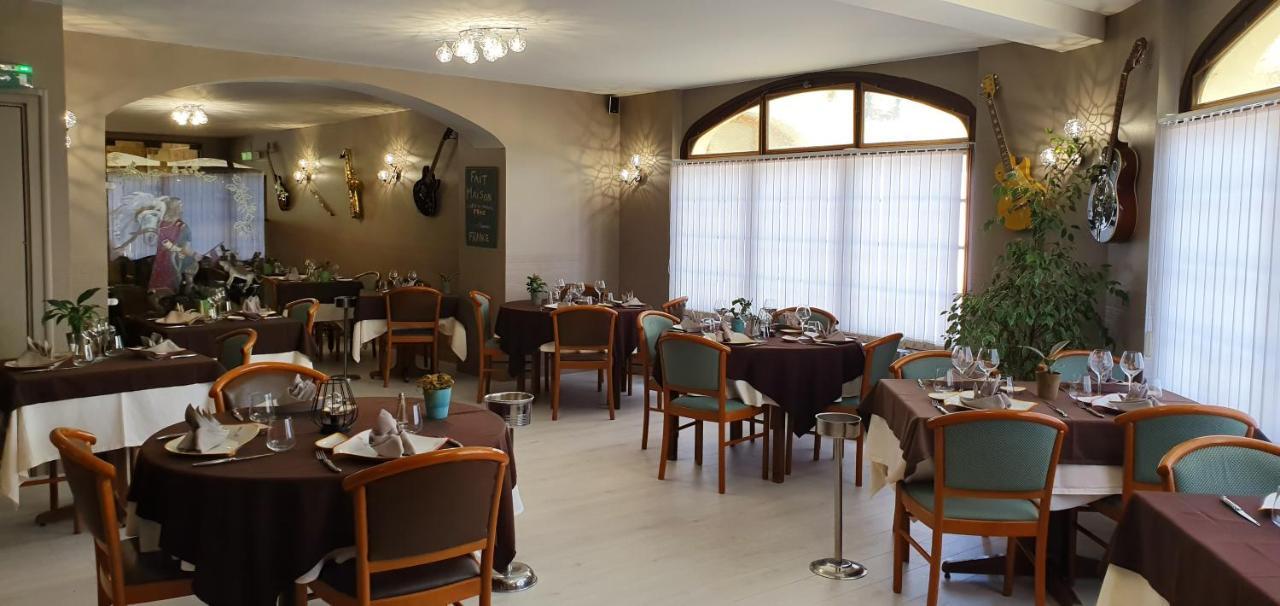 Logis Hotel Saint-Hubert Кур-Шеверни Екстериор снимка