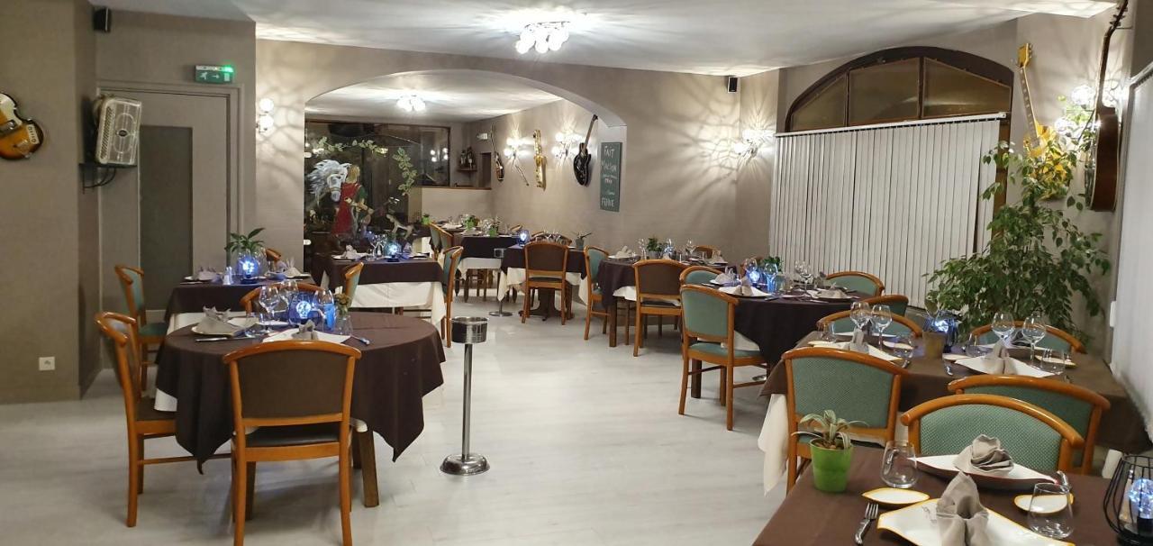 Logis Hotel Saint-Hubert Кур-Шеверни Екстериор снимка