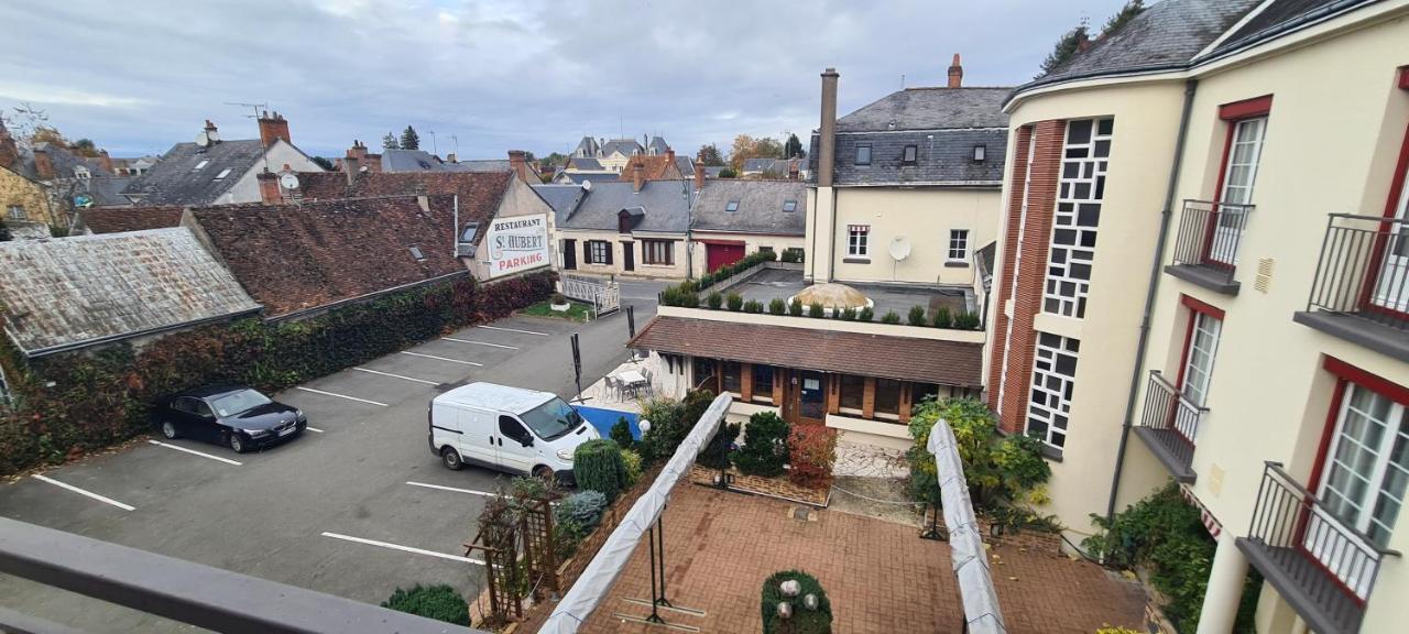 Logis Hotel Saint-Hubert Кур-Шеверни Екстериор снимка