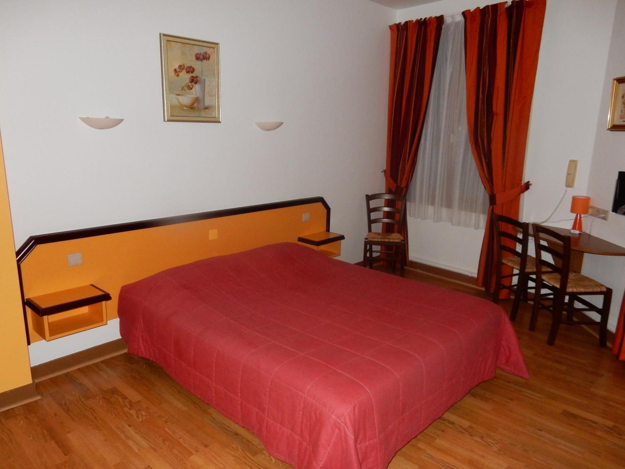 Logis Hotel Saint-Hubert Кур-Шеверни Стая снимка