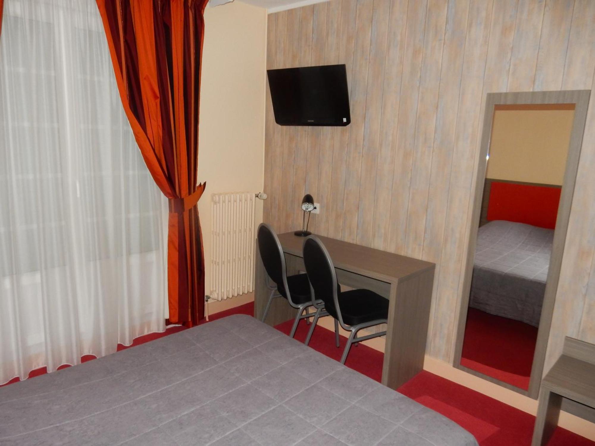 Logis Hotel Saint-Hubert Кур-Шеверни Стая снимка