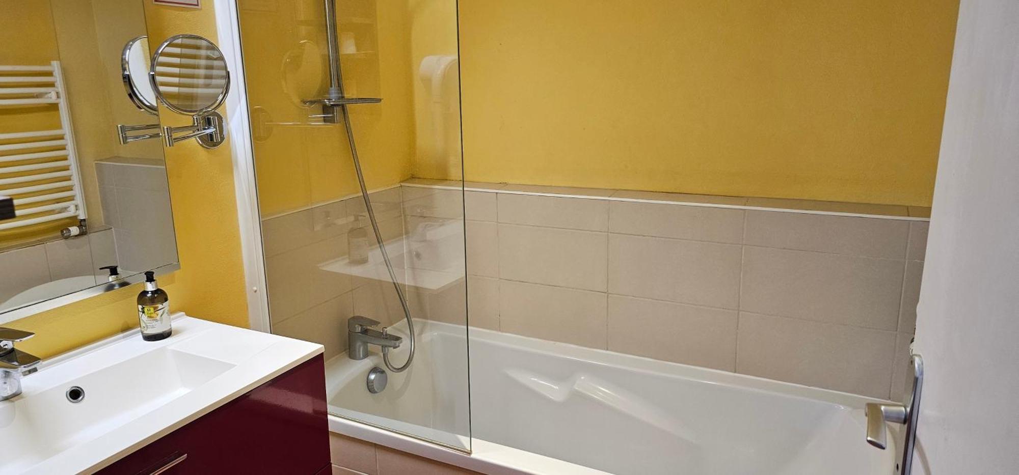 Logis Hotel Saint-Hubert Кур-Шеверни Екстериор снимка