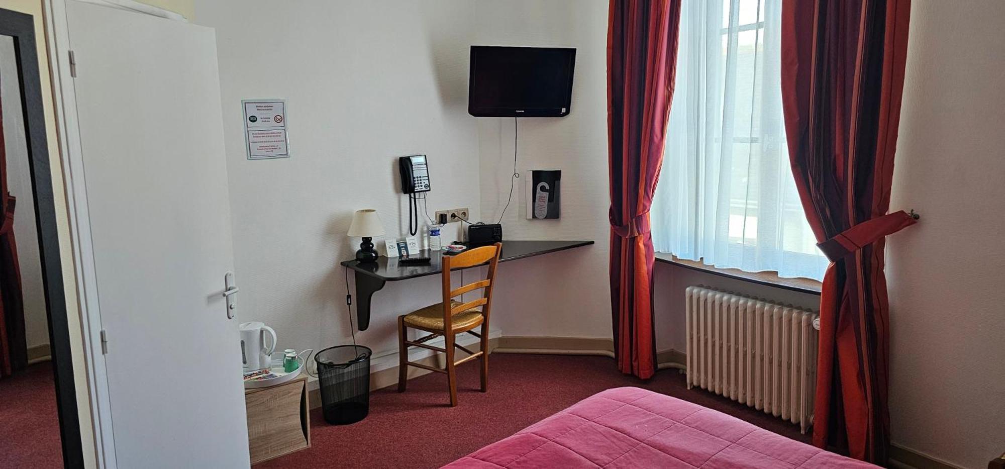 Logis Hotel Saint-Hubert Кур-Шеверни Екстериор снимка