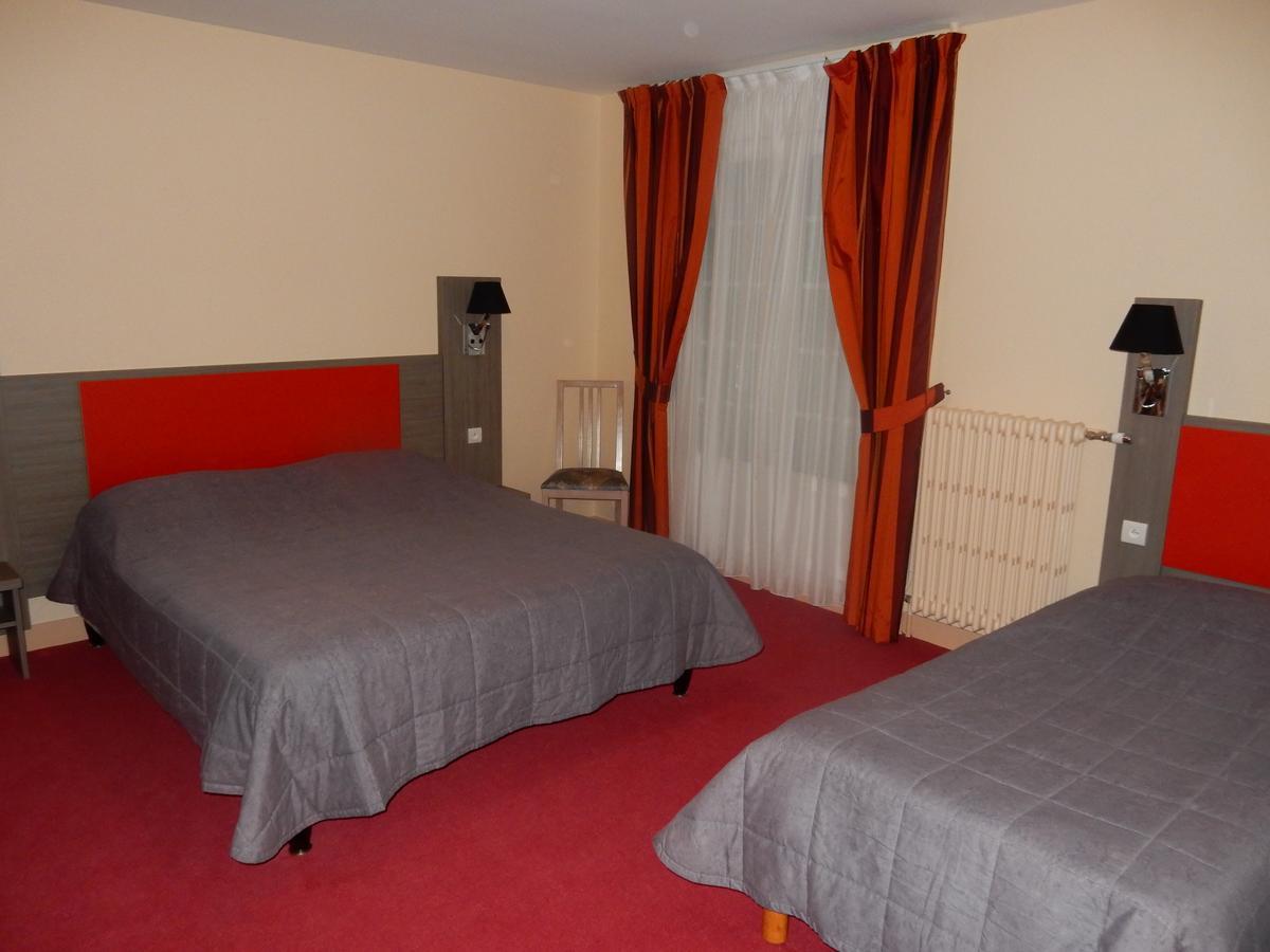 Logis Hotel Saint-Hubert Кур-Шеверни Екстериор снимка