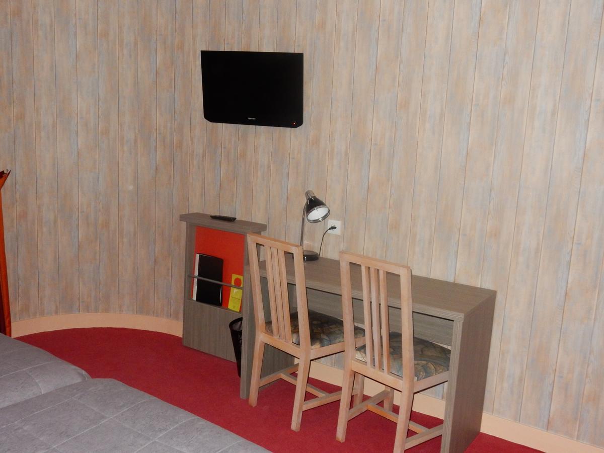 Logis Hotel Saint-Hubert Кур-Шеверни Екстериор снимка