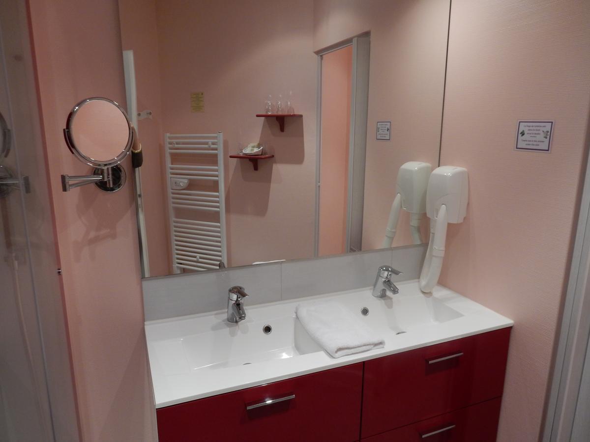 Logis Hotel Saint-Hubert Кур-Шеверни Екстериор снимка
