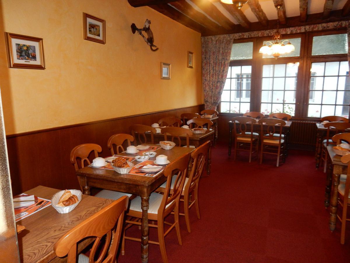 Logis Hotel Saint-Hubert Кур-Шеверни Екстериор снимка