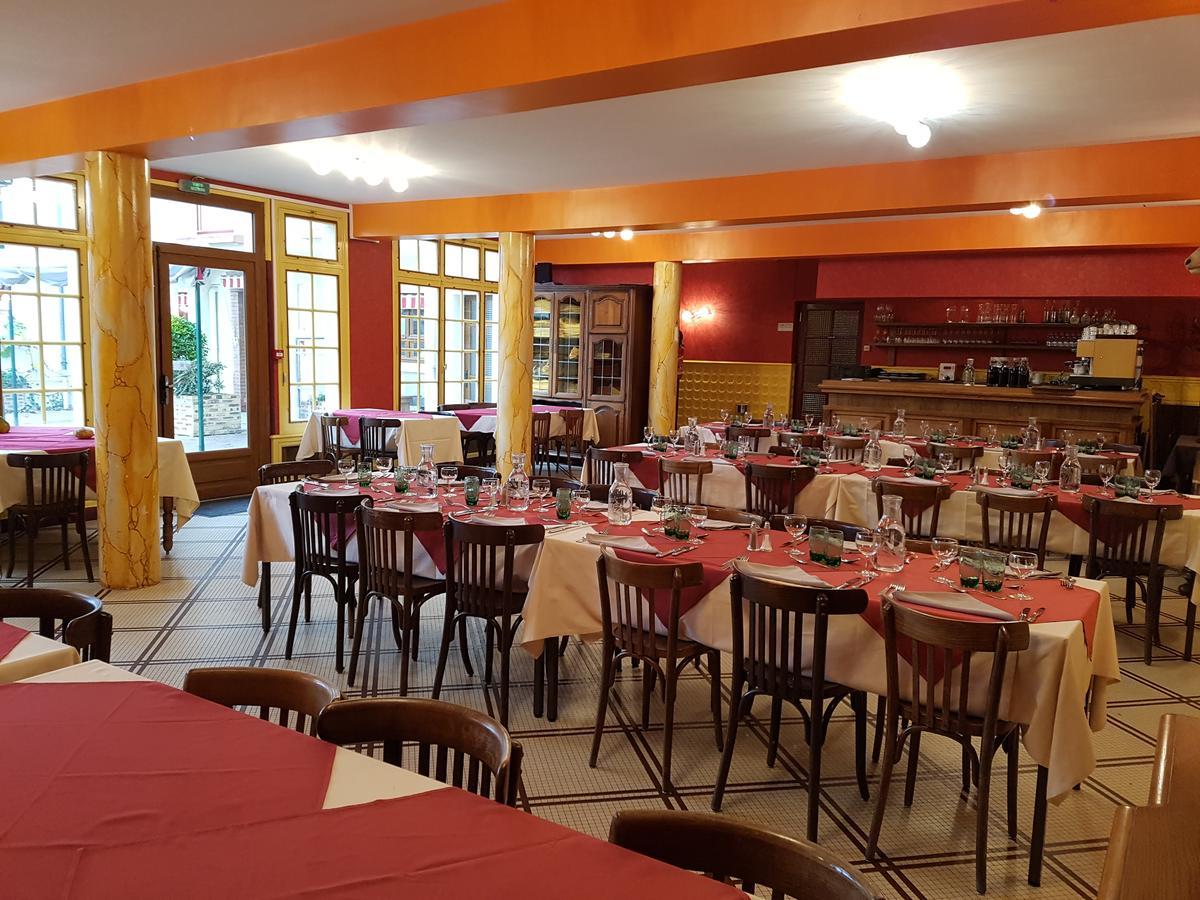 Logis Hotel Saint-Hubert Кур-Шеверни Екстериор снимка