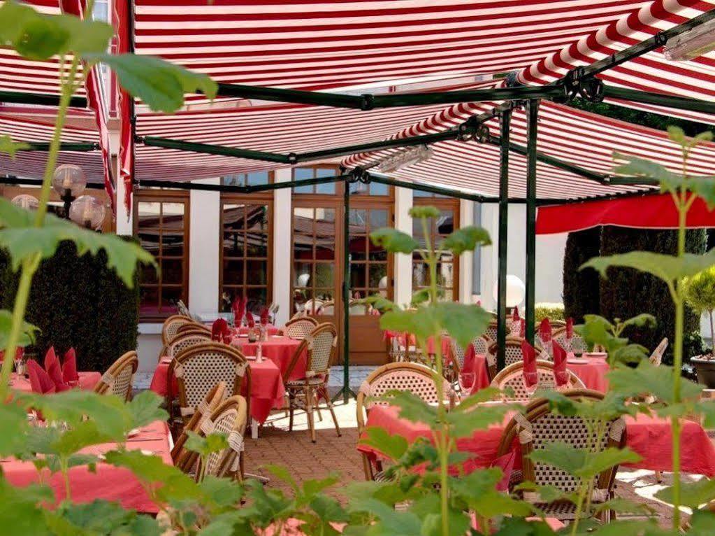 Logis Hotel Saint-Hubert Кур-Шеверни Екстериор снимка