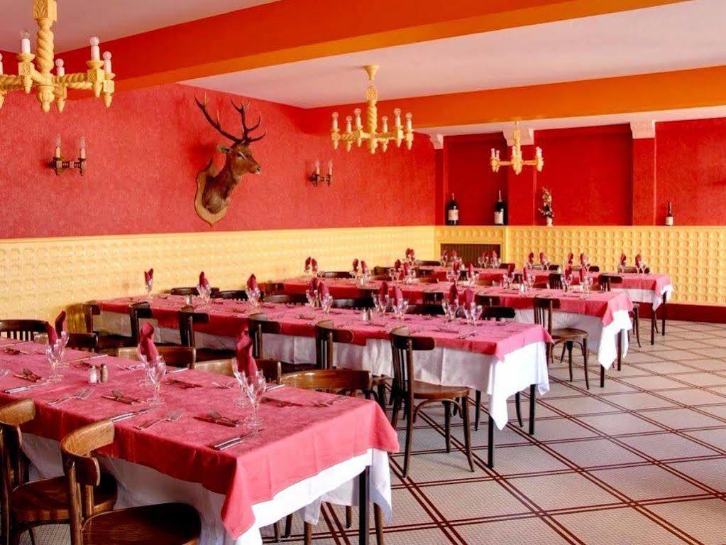 Logis Hotel Saint-Hubert Кур-Шеверни Екстериор снимка