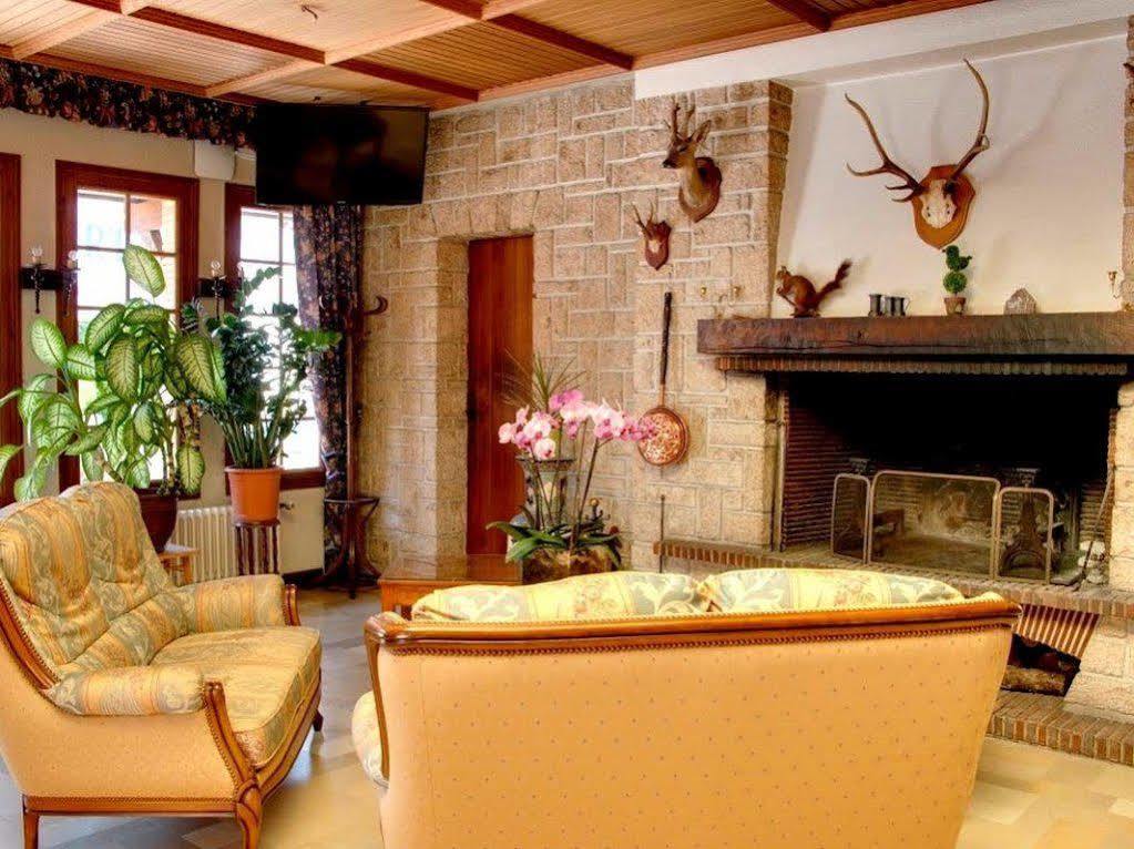 Logis Hotel Saint-Hubert Кур-Шеверни Екстериор снимка