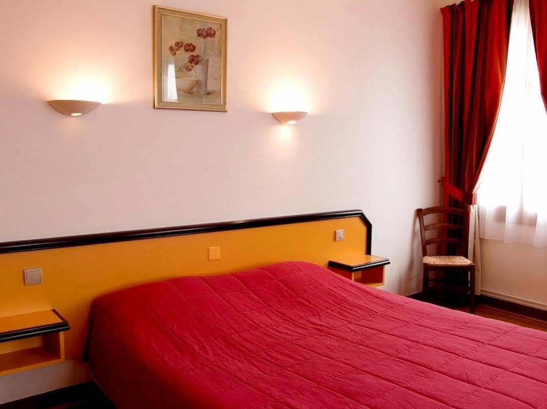 Logis Hotel Saint-Hubert Кур-Шеверни Екстериор снимка