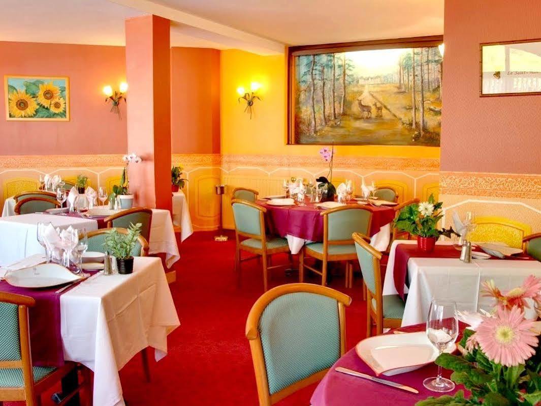 Logis Hotel Saint-Hubert Кур-Шеверни Екстериор снимка
