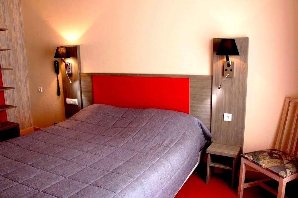 Logis Hotel Saint-Hubert Кур-Шеверни Екстериор снимка