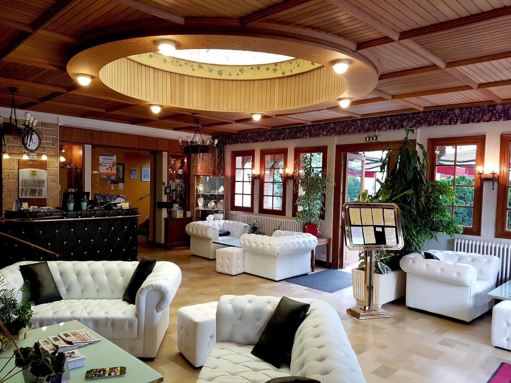 Logis Hotel Saint-Hubert Кур-Шеверни Екстериор снимка